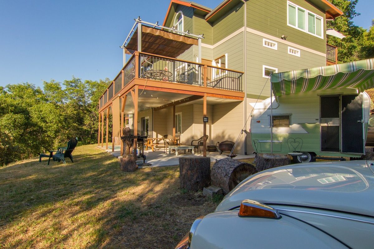 Picture yourself here…great spot for social media pics! (Be sure to tag @perfectmountaingetaway ) Your space is the entire first floor (except garage), when we are in town we stay on the 2nd floor & the 3rd floor is another rentable Bedroom Suite.